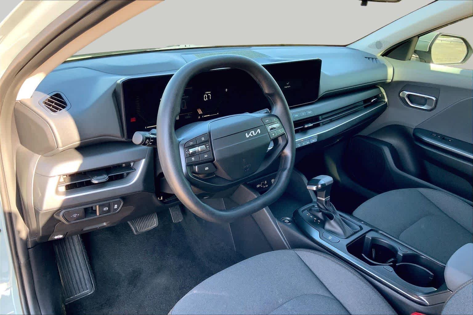 Used 2025 Morning Haze Kia LXS image 18