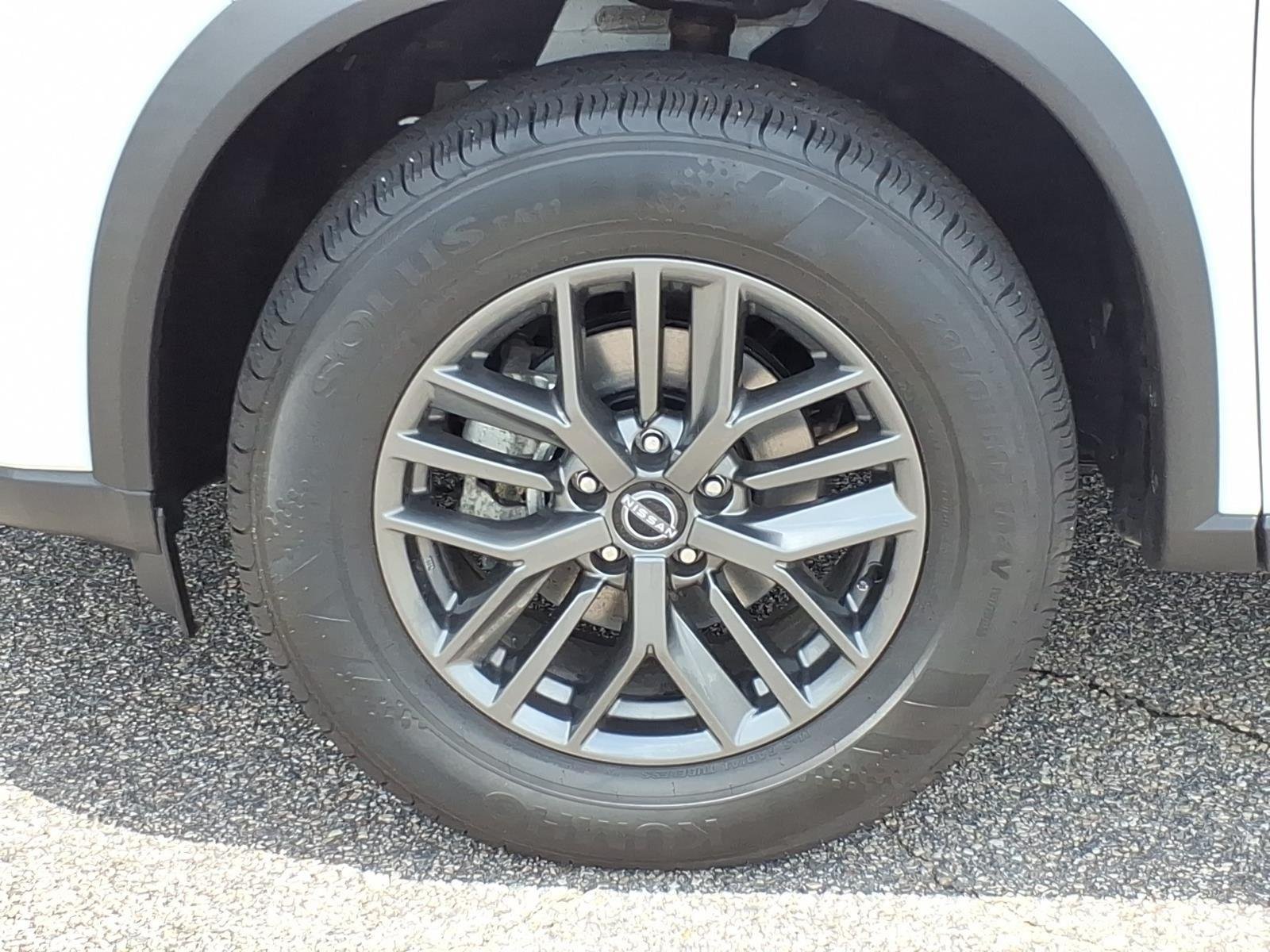 Used 2024 Glacier White Nissan S image 4