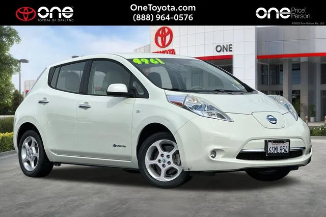 2011 Nissan Leaf SL's photo