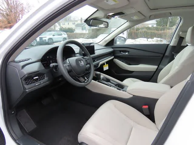 New 2026 Platinum White Pearl Honda SE image 2