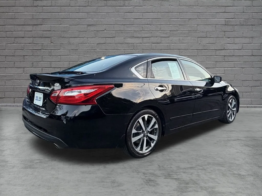 Used 2016 Super Black Nissan 2.5 SR image 12