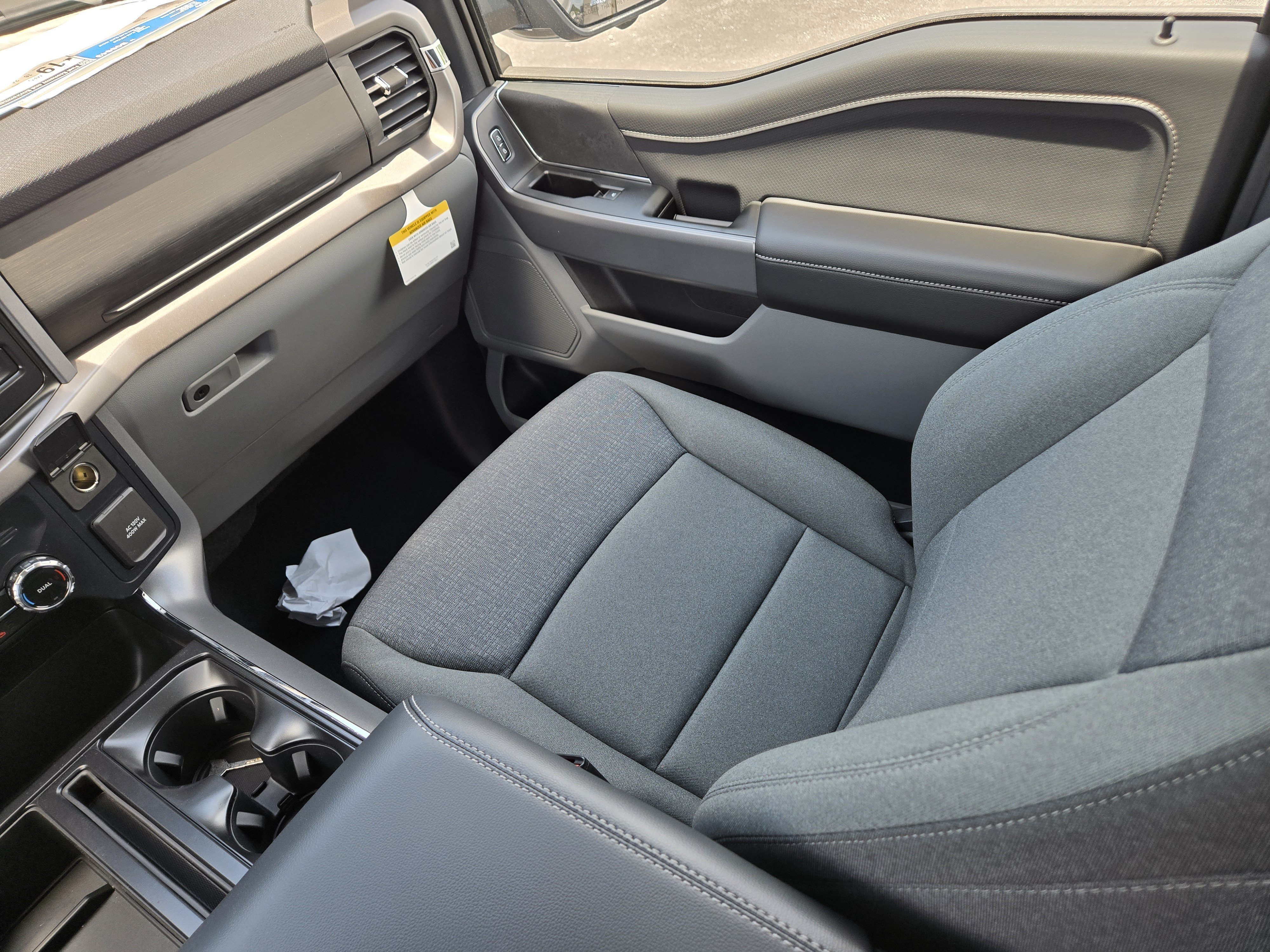 New 2026 AGATE BLACK METALLIC FORD XLT image 20