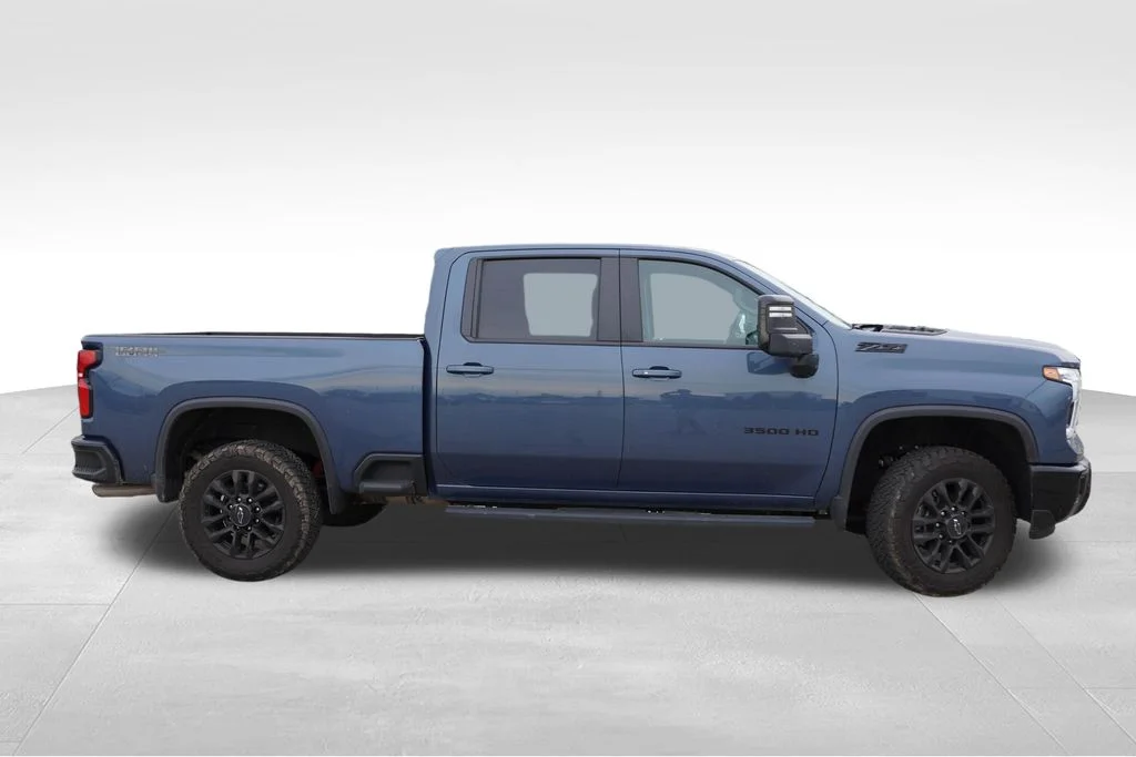 Used 2025 Lakeshore Blue Metallic Chevrolet LT image 2