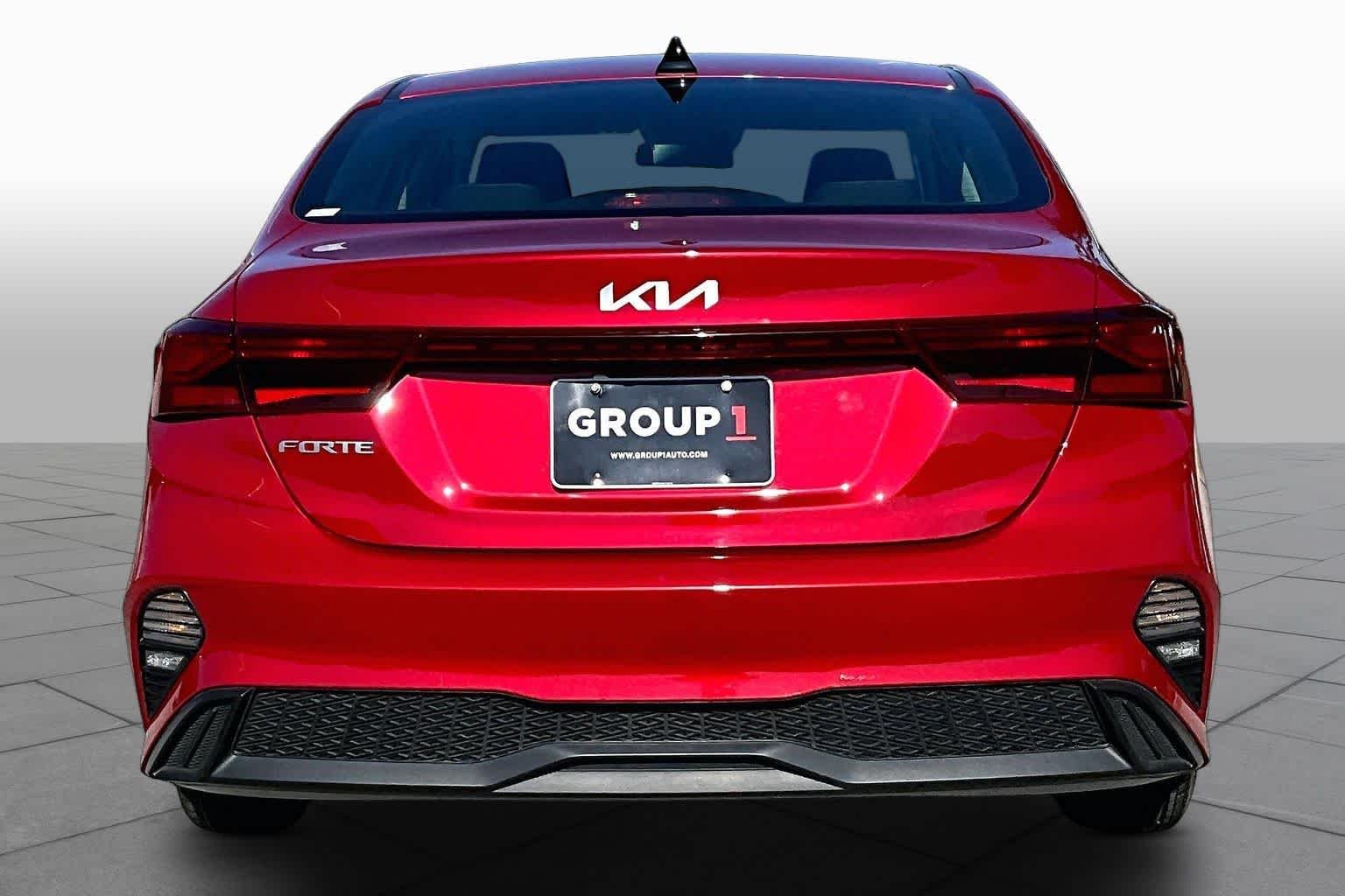 Used 2024 Currant Red Kia LXS image 5