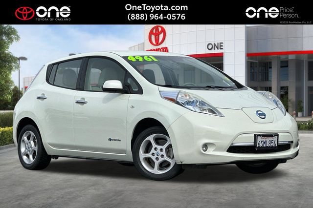 2011 Nissan Leaf SL's photo