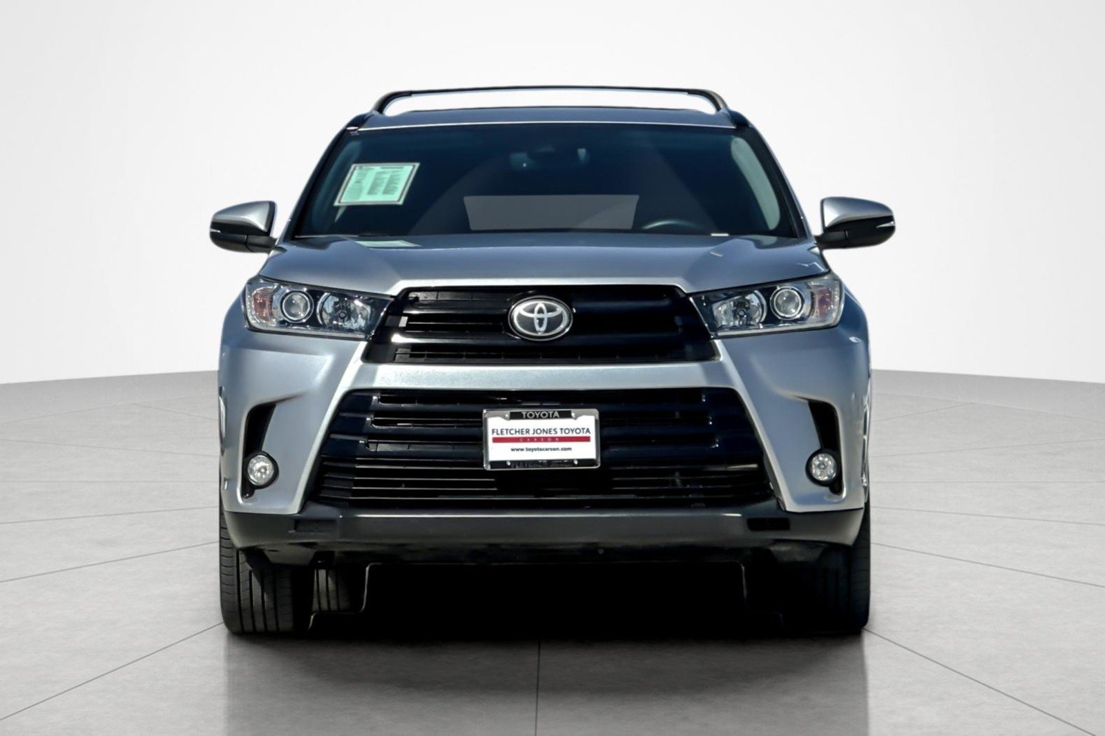 Used 2018 CELESTIAL SILVER MET Toyota SE image 8