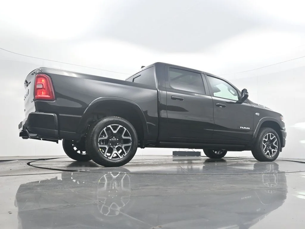 New 2026 Diamond Black Crystal Pearl-Coat Exterior Paint RAM Laramie image 37