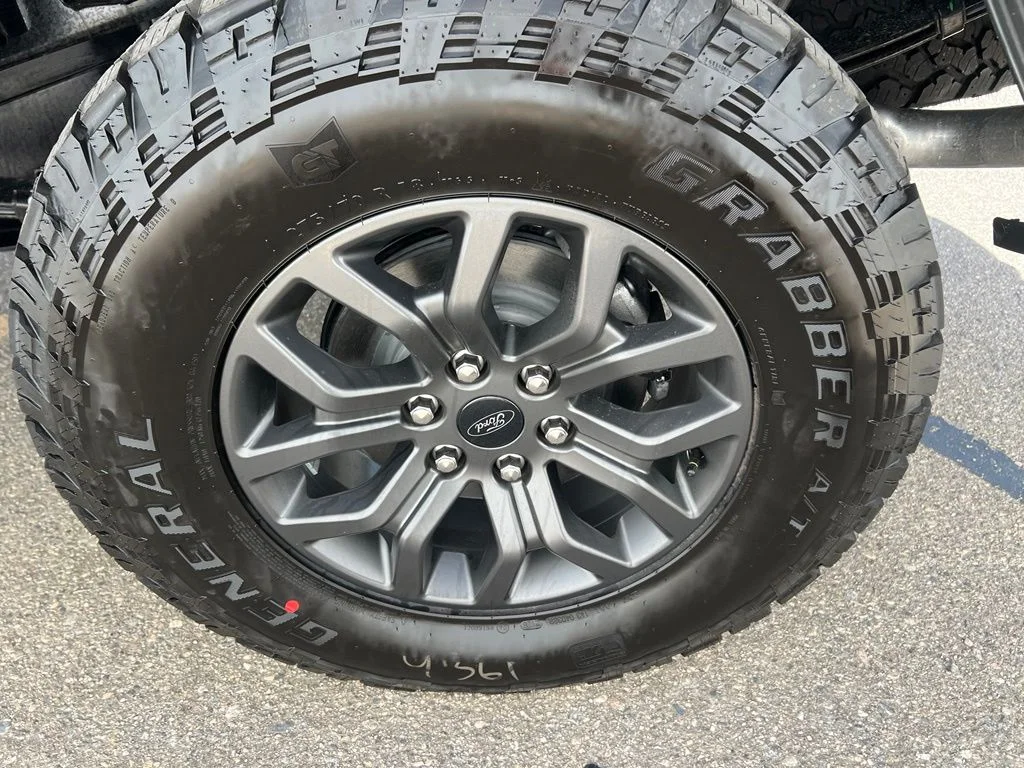 New 2026 Carbonized Gray Metallic Ford Tremor® image 31