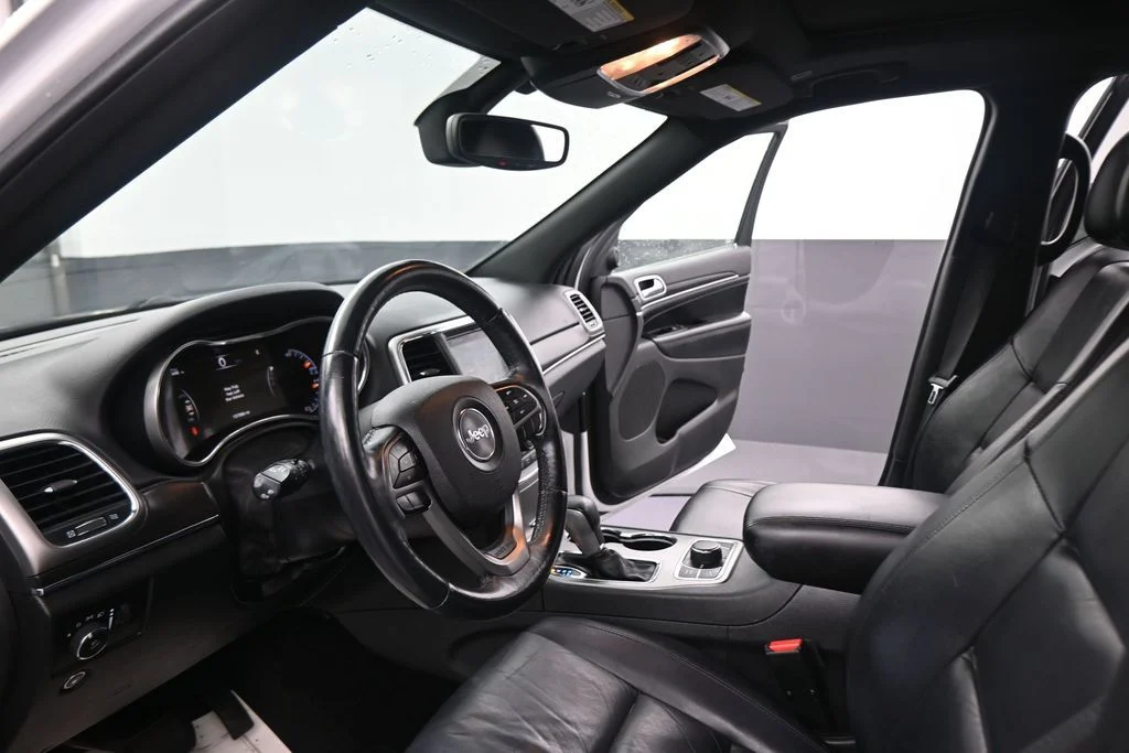 Used 2018 White Jeep Limited image 39