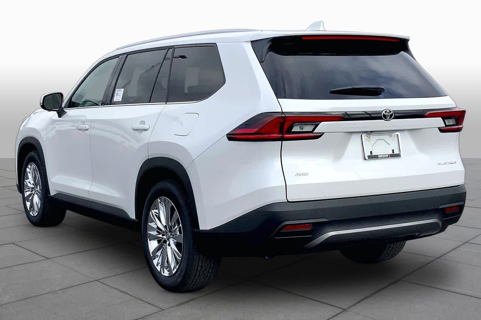 New 2026 Wind Chill Pearl Toyota Platinum image 12