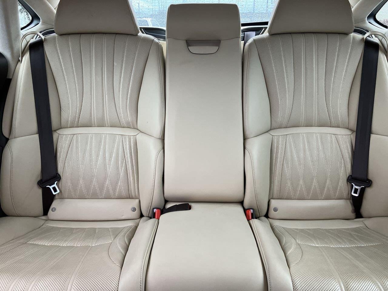 Used 2018 White (Eminent White Pearl) Lexus 500h image 33