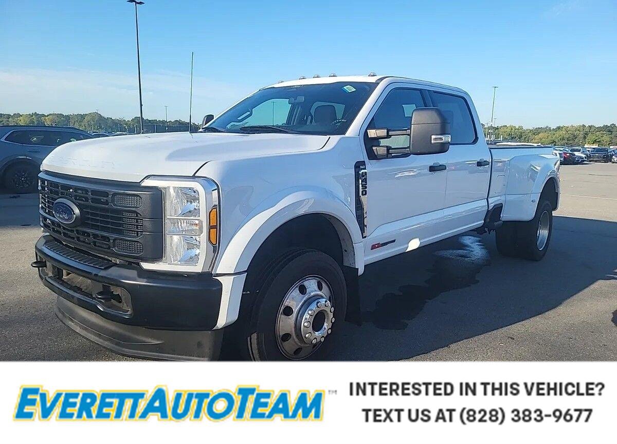 Oxford White 2024 Ford F-450 Super Duty Pickup Truck Four-Wheel Drive 