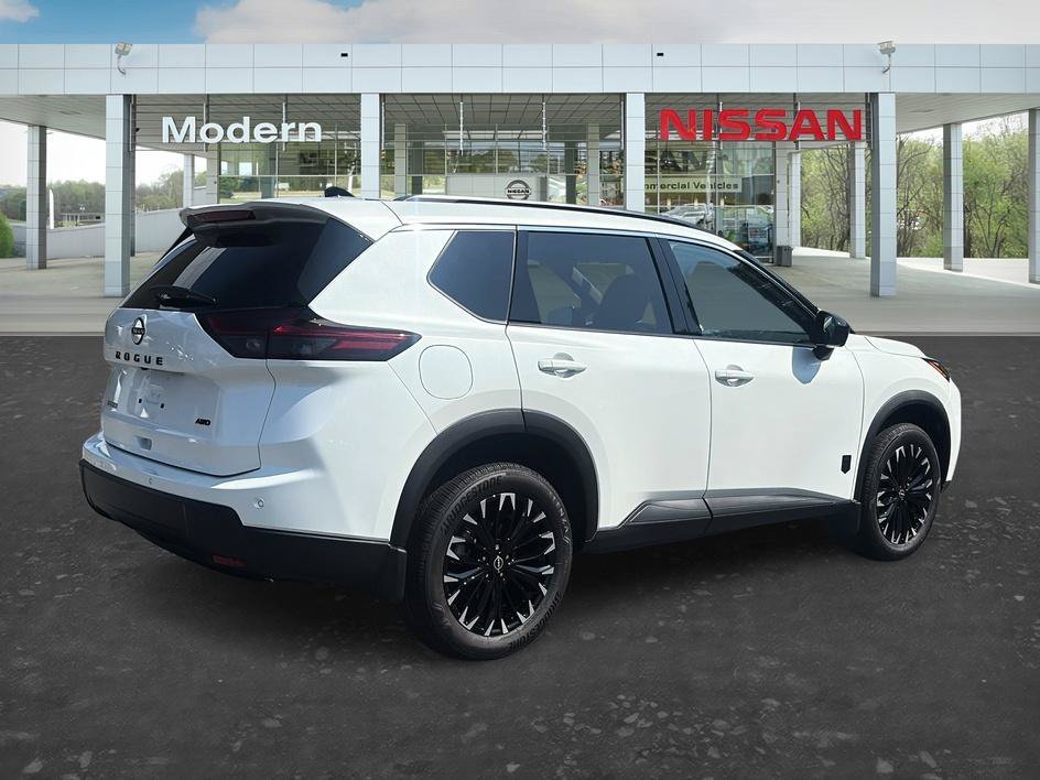 Used 2026 Everest White Pearl Tricoat Nissan Dark Armor image 33