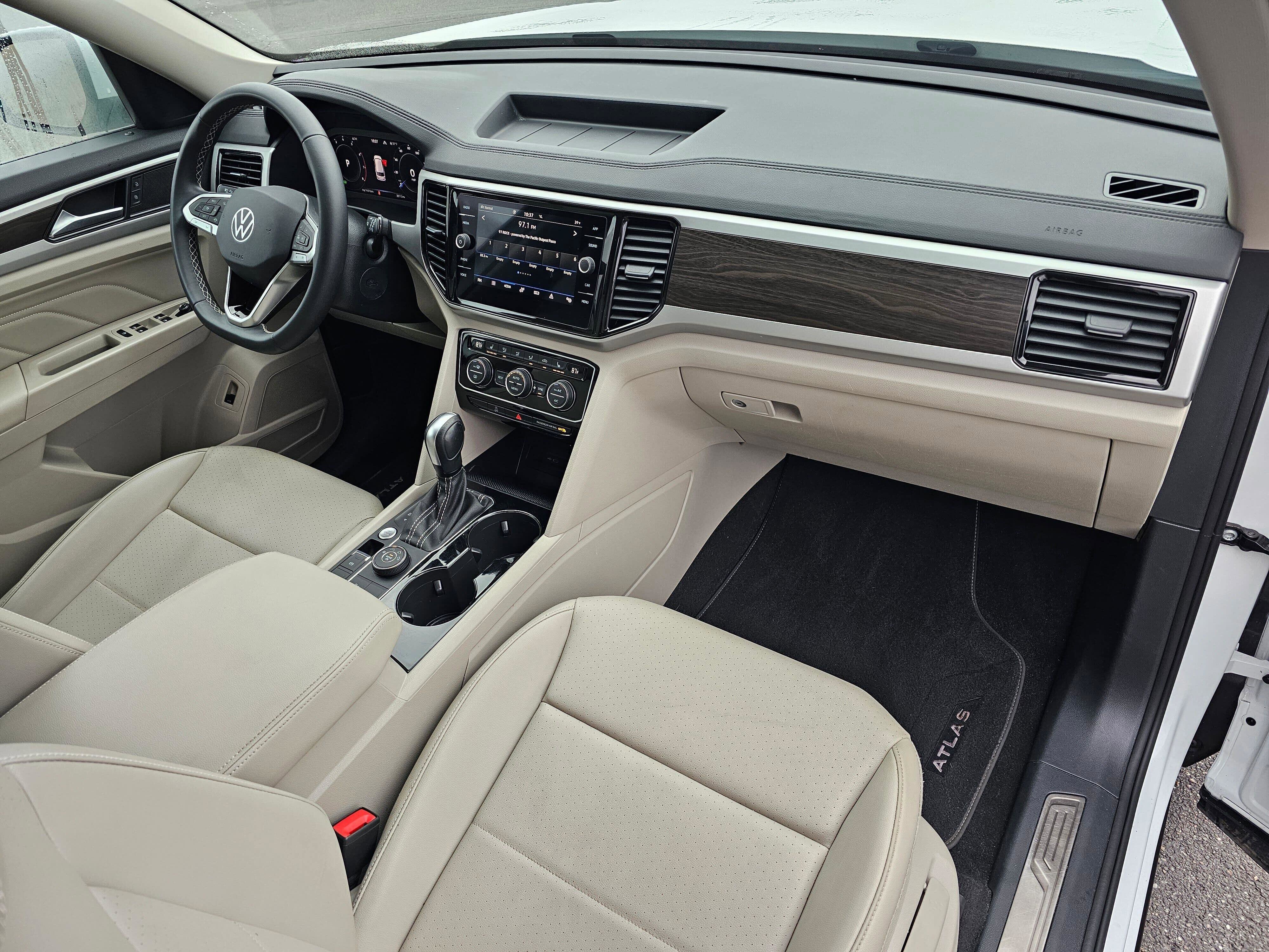 2023 Volkswagen Atlas SE w/Tech - Photo 16