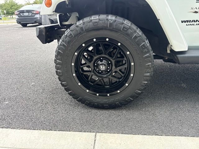 Used 2017 White Jeep Unlimited Sahara image 8