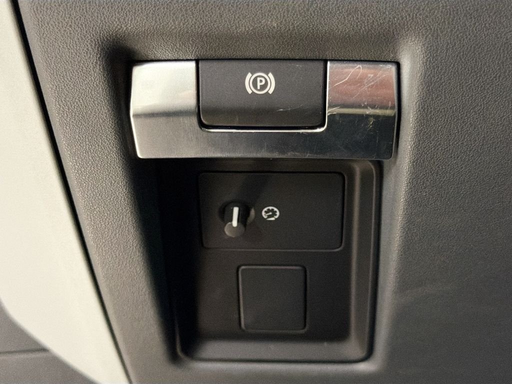 Used 2023 Black Land Rover S image 11