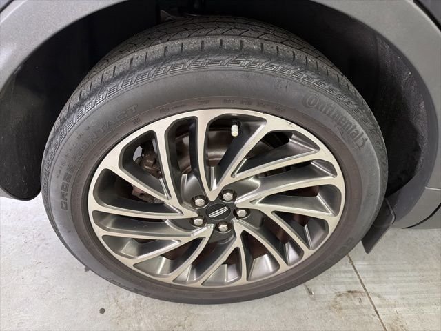 Used 2020 Black Lincoln Reserve image 23