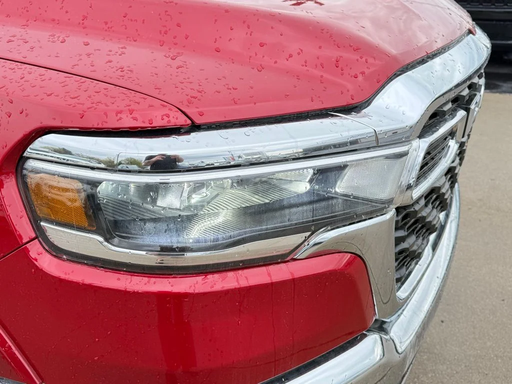 New 2026 Molten Red Pearl-Coat Exterior Paint RAM Big Horn/Lone Star image 12