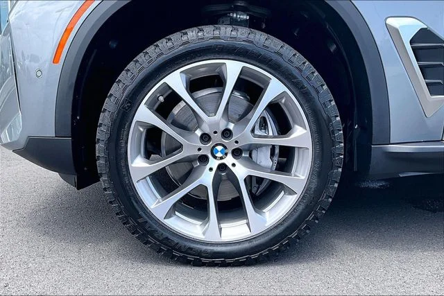 New 2026 Skyscraper Grey Metallic BMW xDrive40i image 12