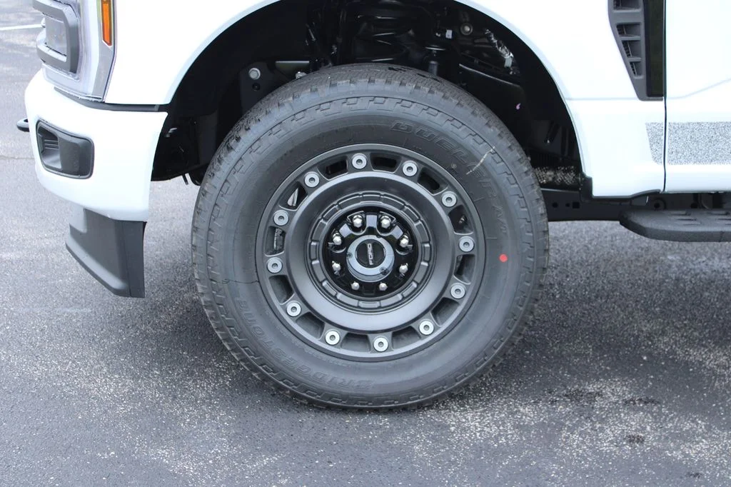 New 2027 Oxford White Ford F-350® XLT image 6