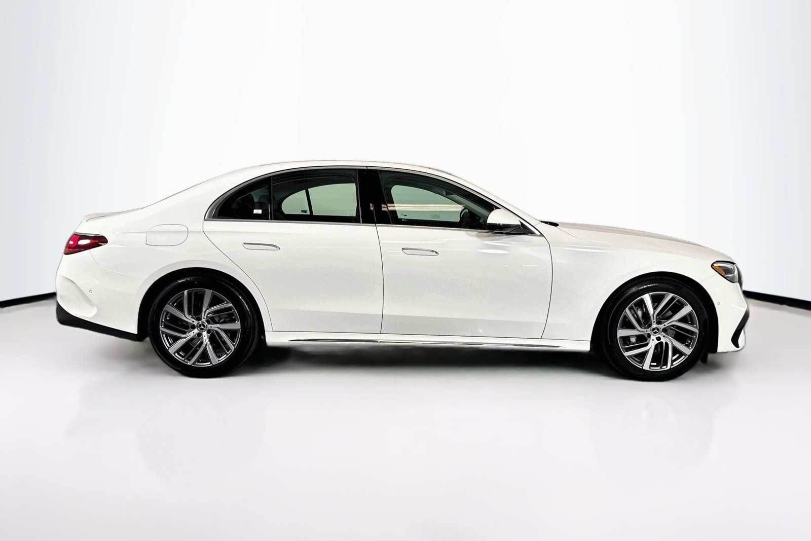 New 2026 Polar White Mercedes-Benz E 350 image 4