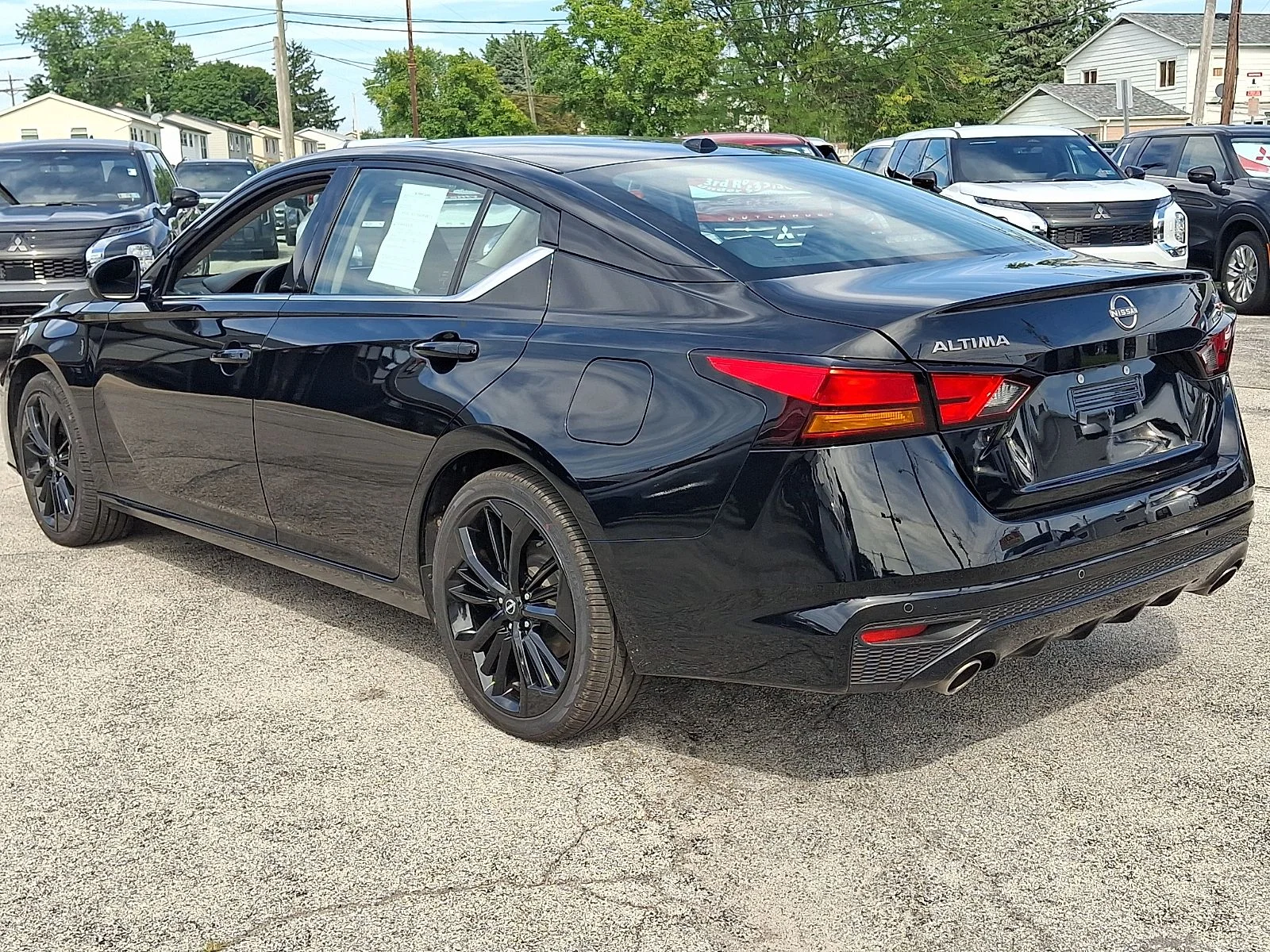Used 2025 Black Nissan 2.5 SR image 4