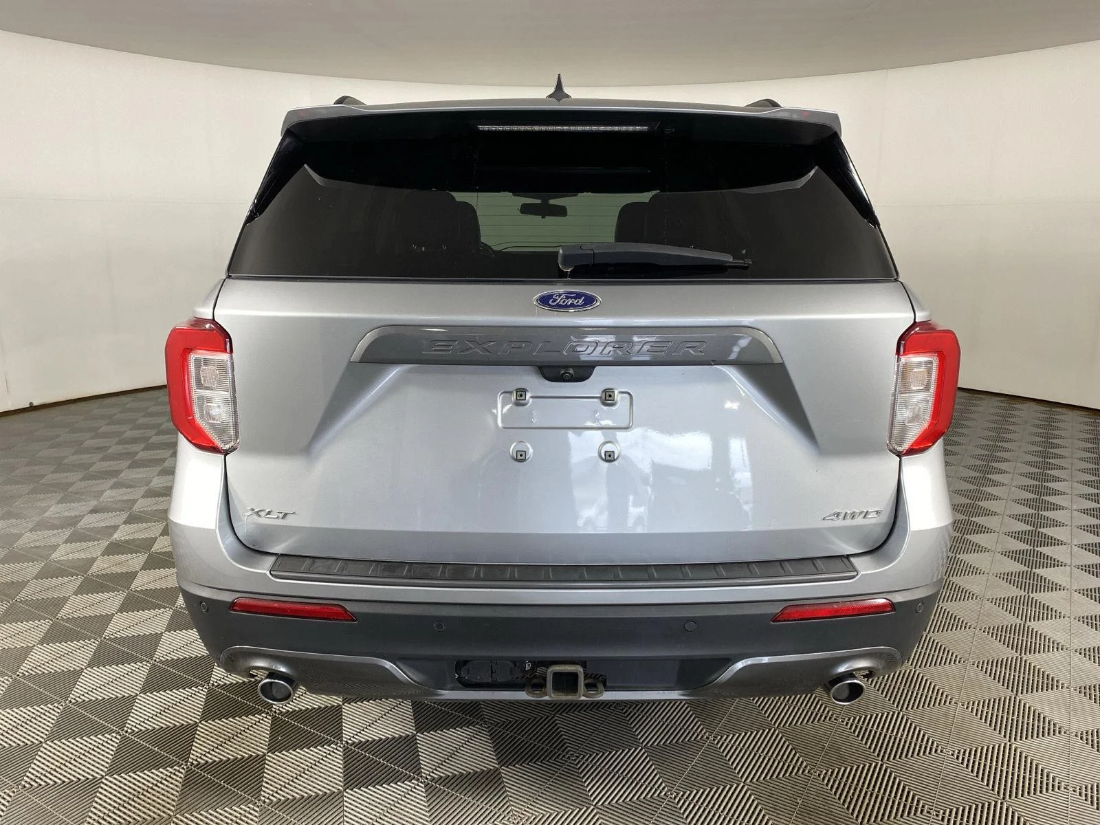 Used 2023 Iconic Silver Ford XLT image 9