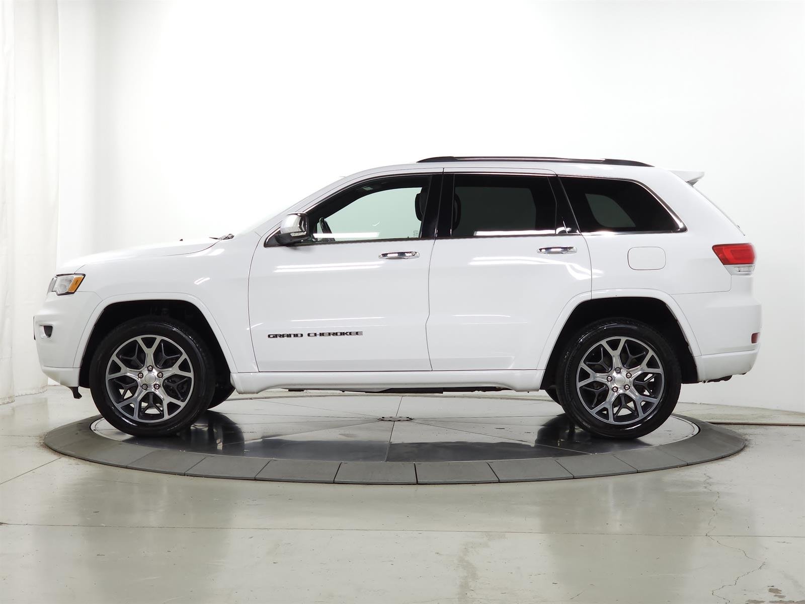 Used 2019 White Jeep Overland image 5