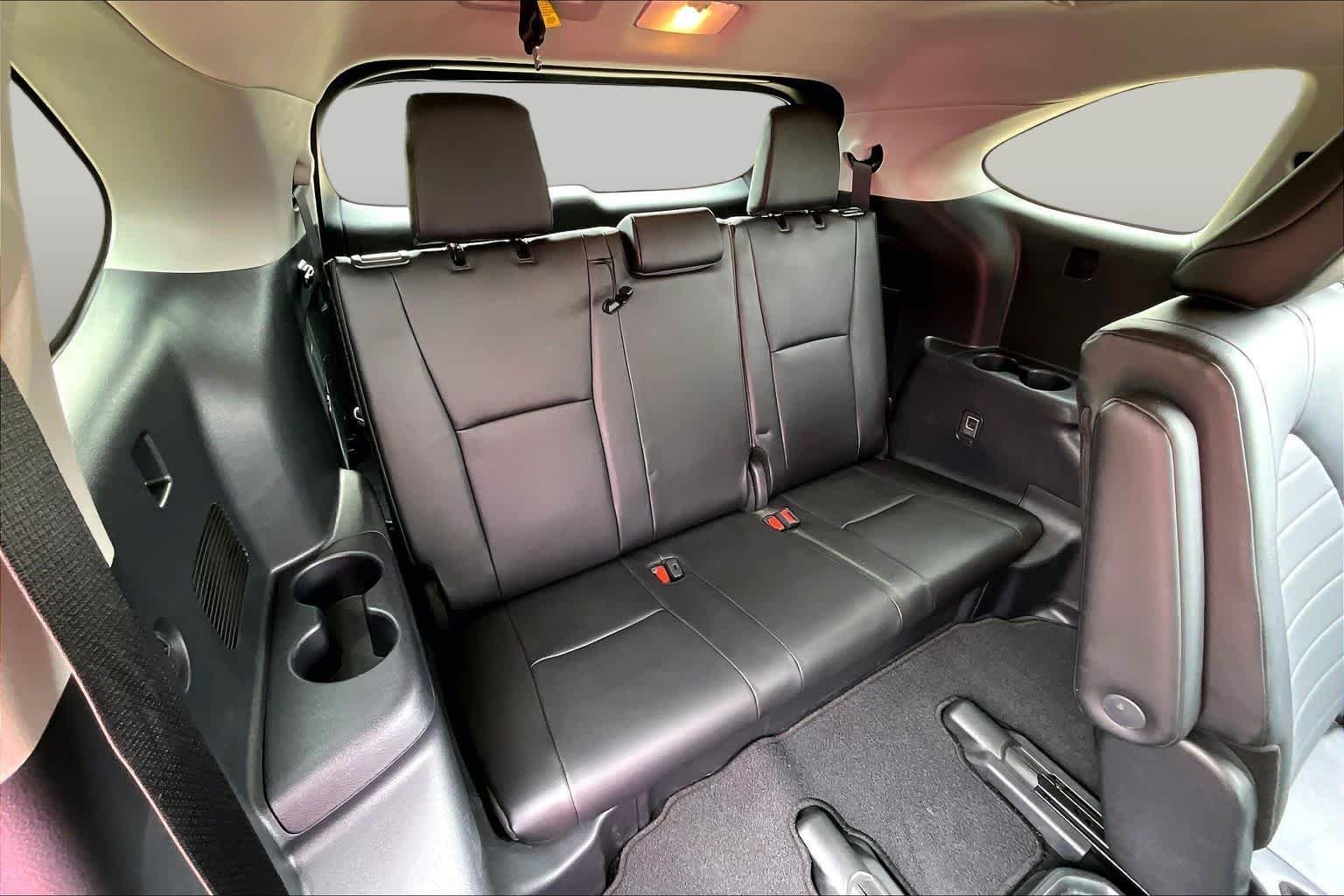Used 2025 Wind Chill Pearl Toyota Hybrid XLE image 20