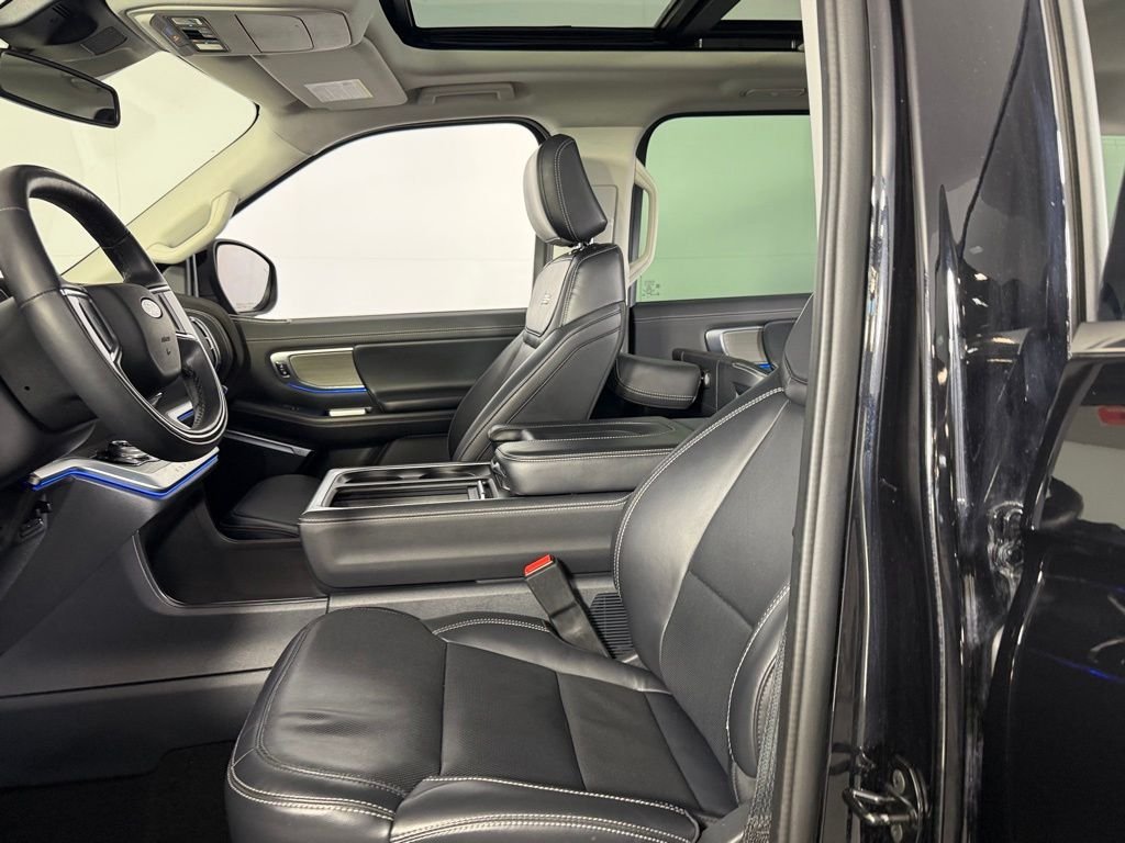 Used 2025 Black Metallic Ford Platinum image 23