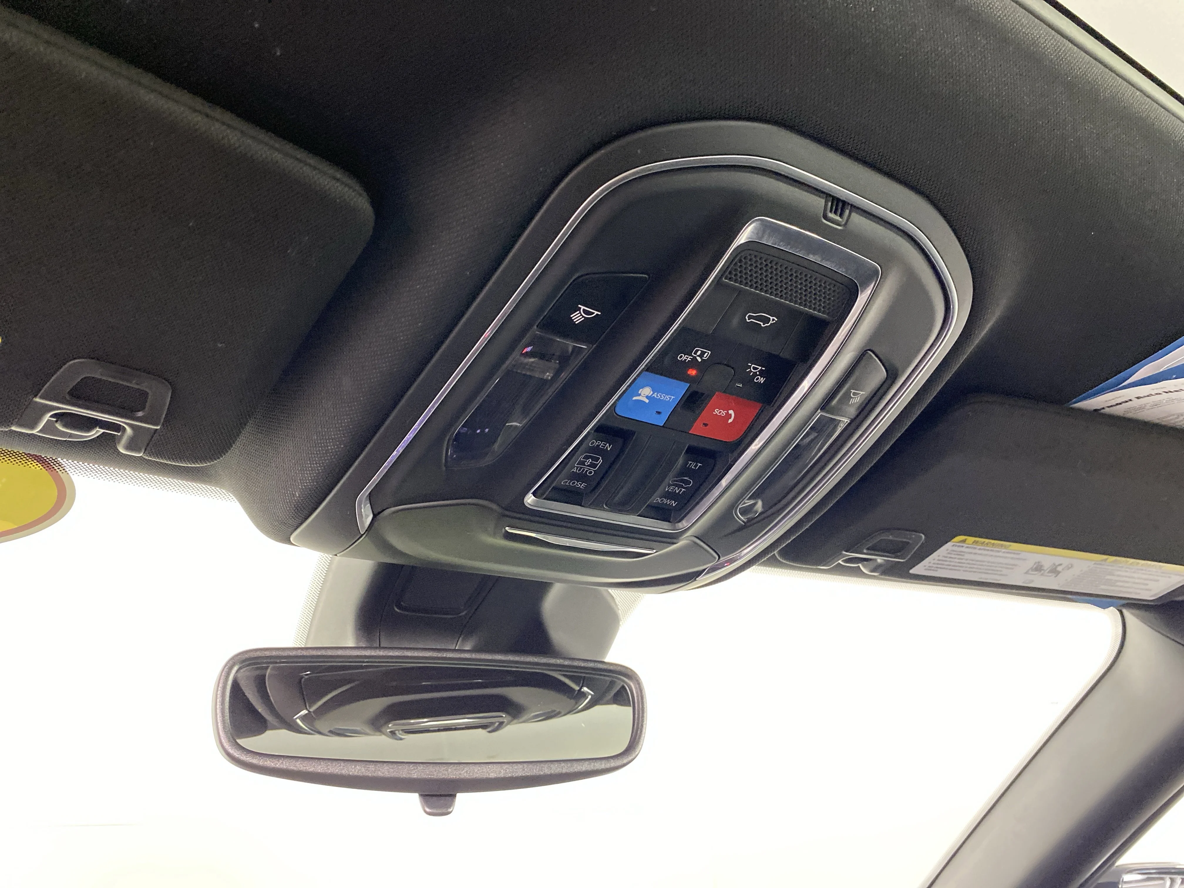 Used 2024 Diamond Black Crystal Pearlcoat Jeep Altitude X image 27