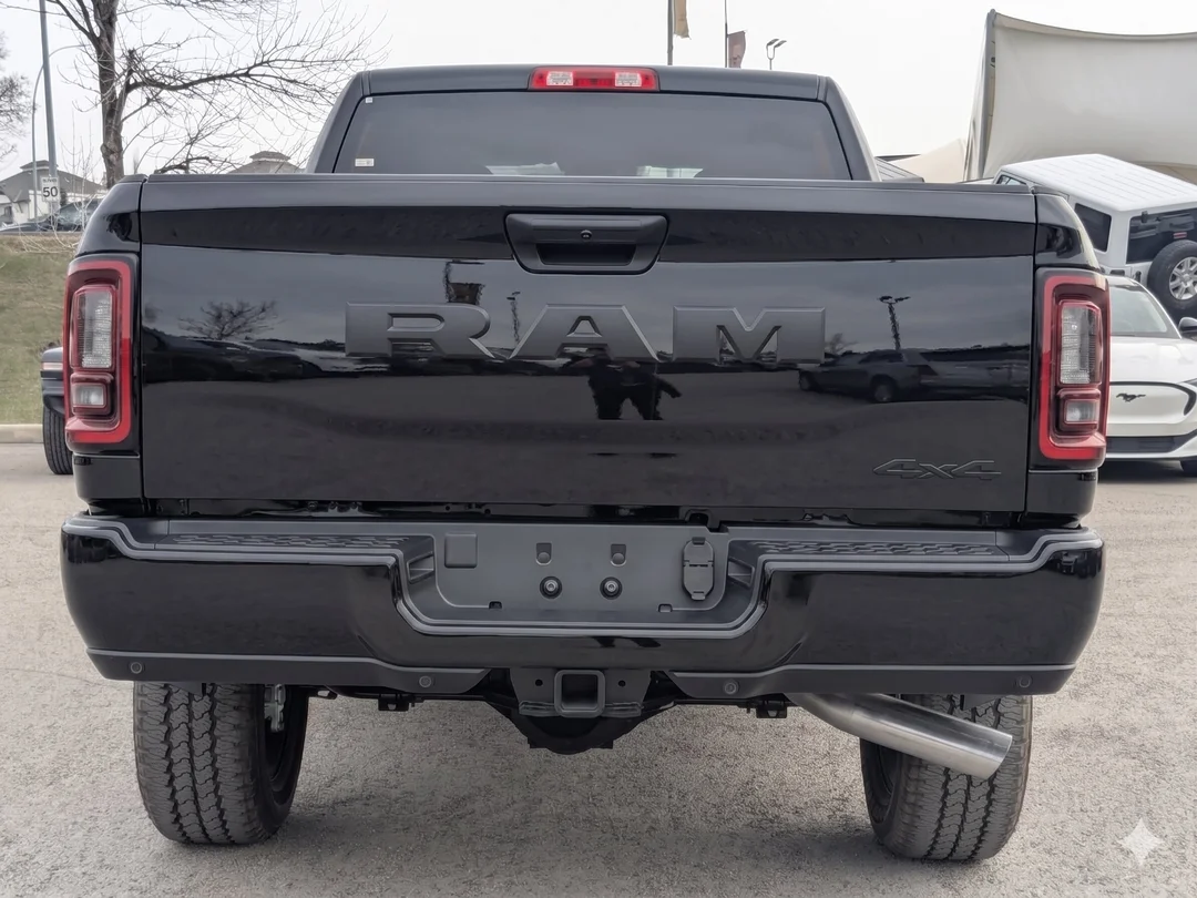 New 2026 Black RAM Black Express - - 6.7L Cummins HO  - Pkg 24C  - 5th Wheel/Gooseneck Prep  - 20 Black Wheels & More! image 7