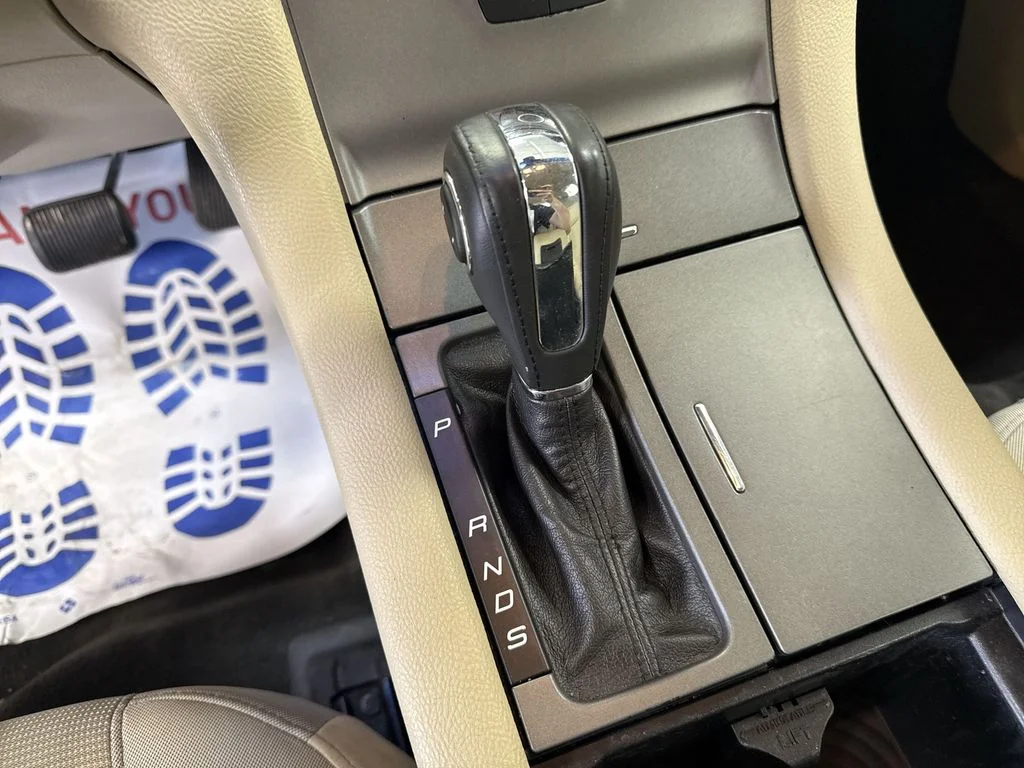 Used 2015 Oxford White Ford SEL image 22