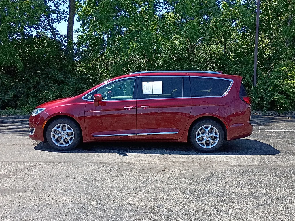 Used 2020 Velvet Red Pearl Coat Chrysler Launch Edition image 6