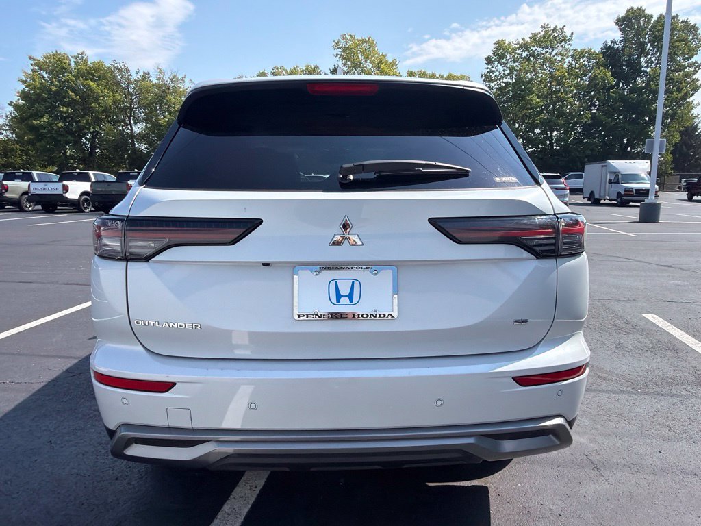 Used 2025  Mitsubishi SE image 4