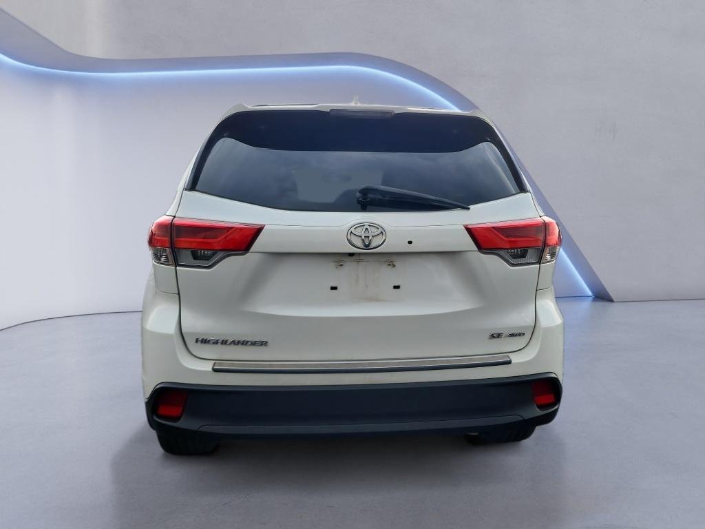 Used 2018 Blizzard Pearl Toyota SE image 7