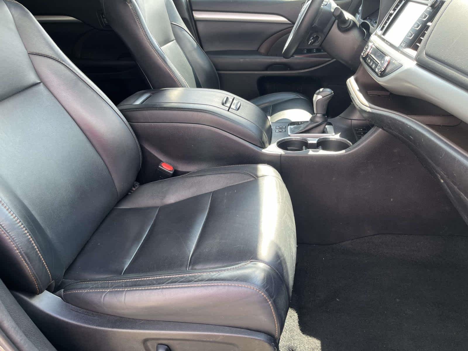 Used 2017 Predawn Gray Mica Toyota XLE image 24