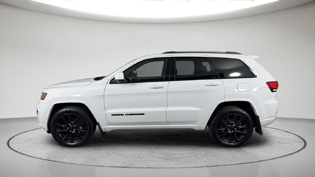 Used 2019 White/off-white Jeep Altitude image 13