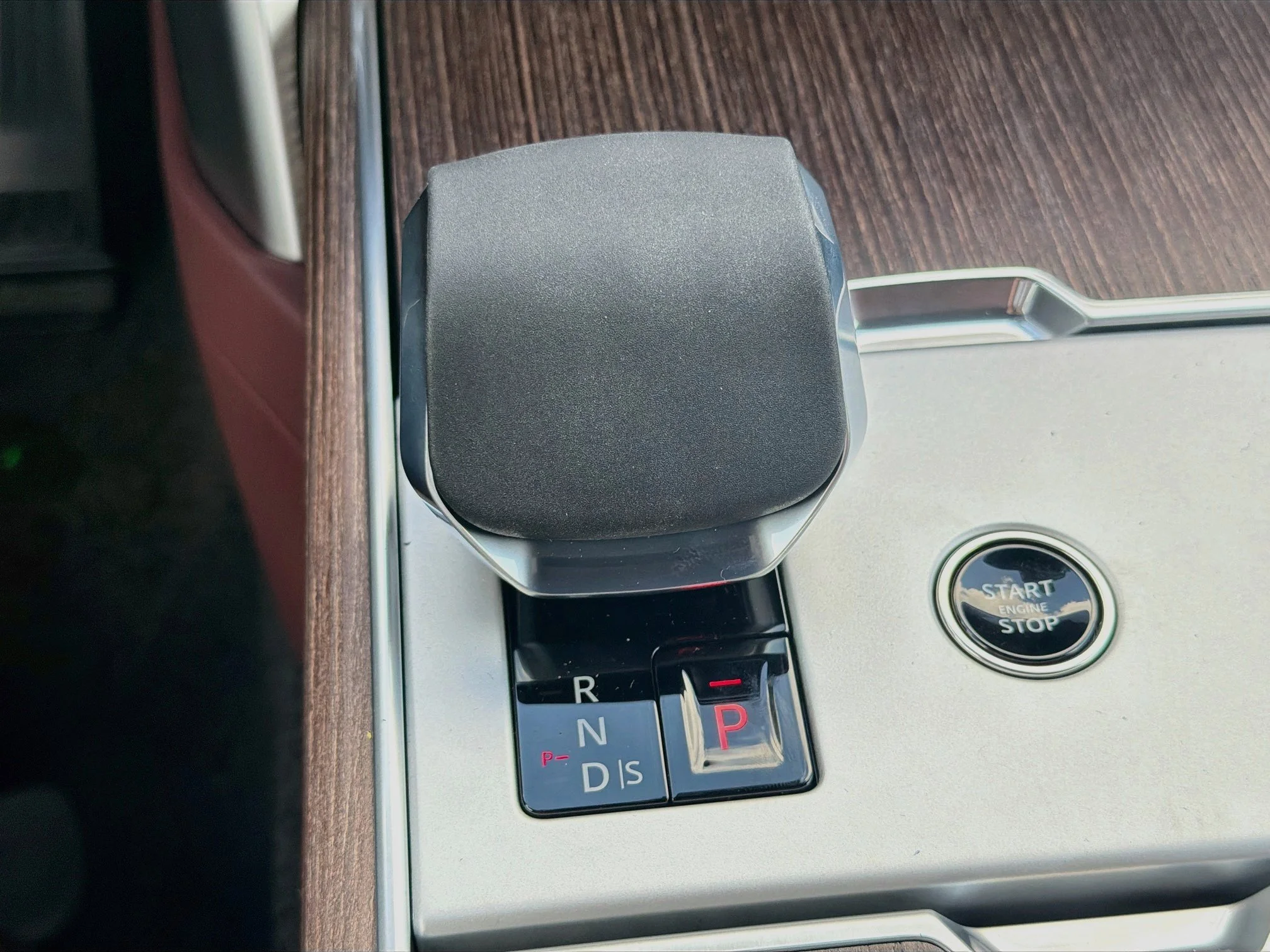 New 2026 Carpathian Grey Land Rover SE image 30