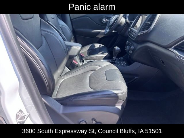 Used 2022 White Jeep Latitude Lux image 40