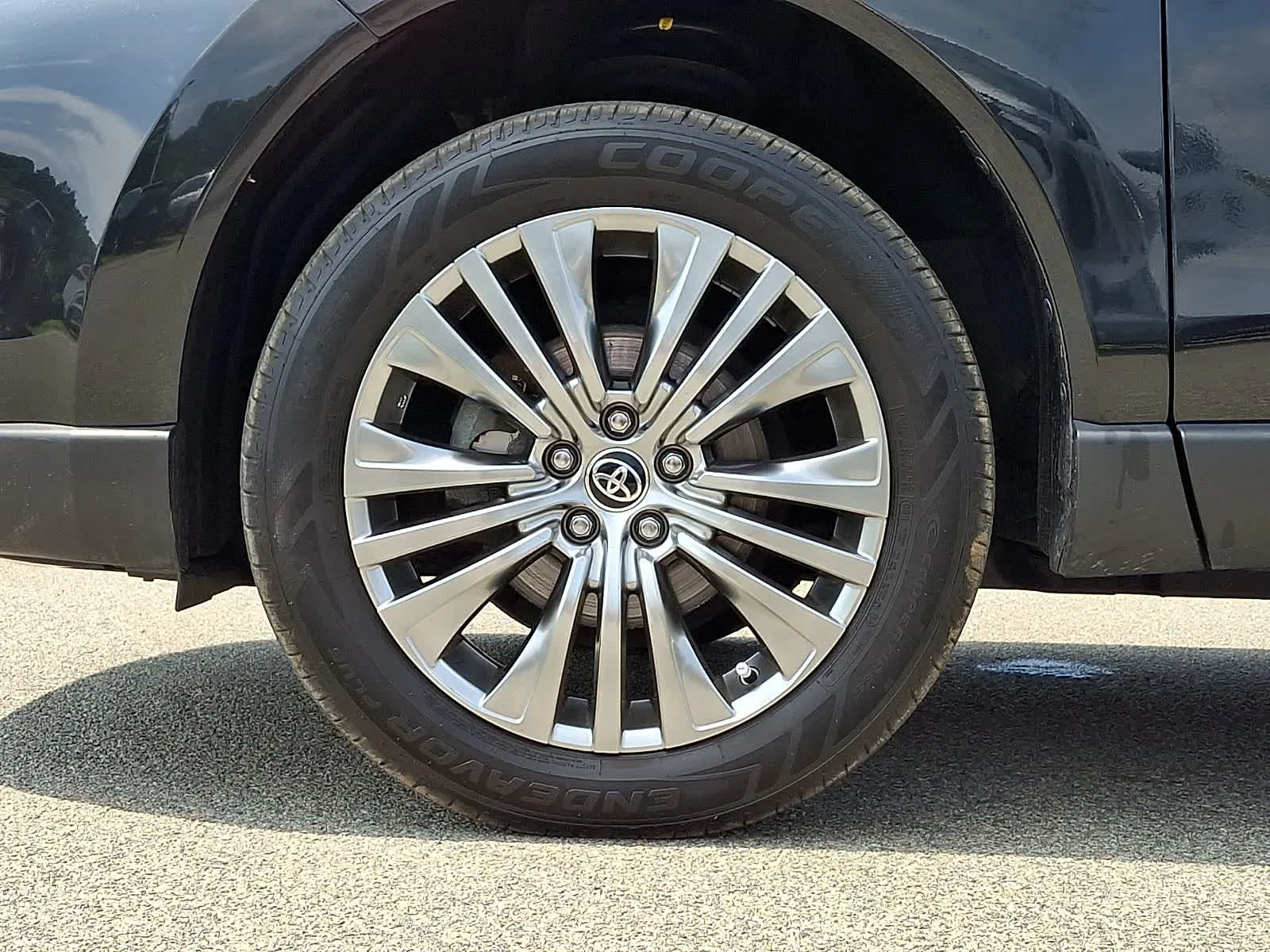 2022 Toyota Venza XLE - Photo 11