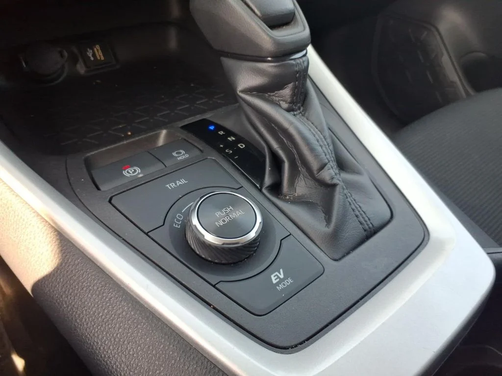 Used 2025 Silver Toyota LE image 23