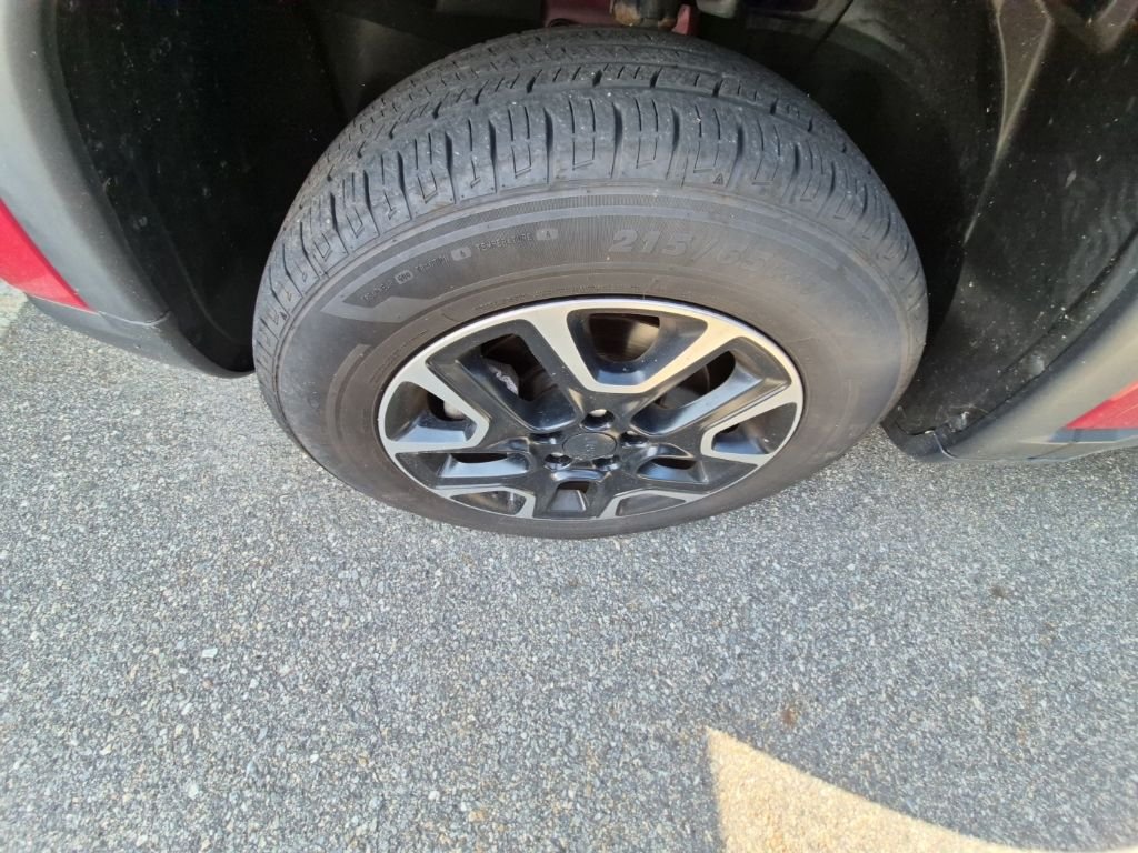 Used 2019 Red Jeep Trailhawk image 4