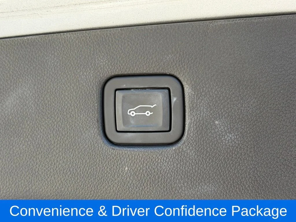 Used 2021 SILVER ICE METALLIC Chevrolet LT image 15
