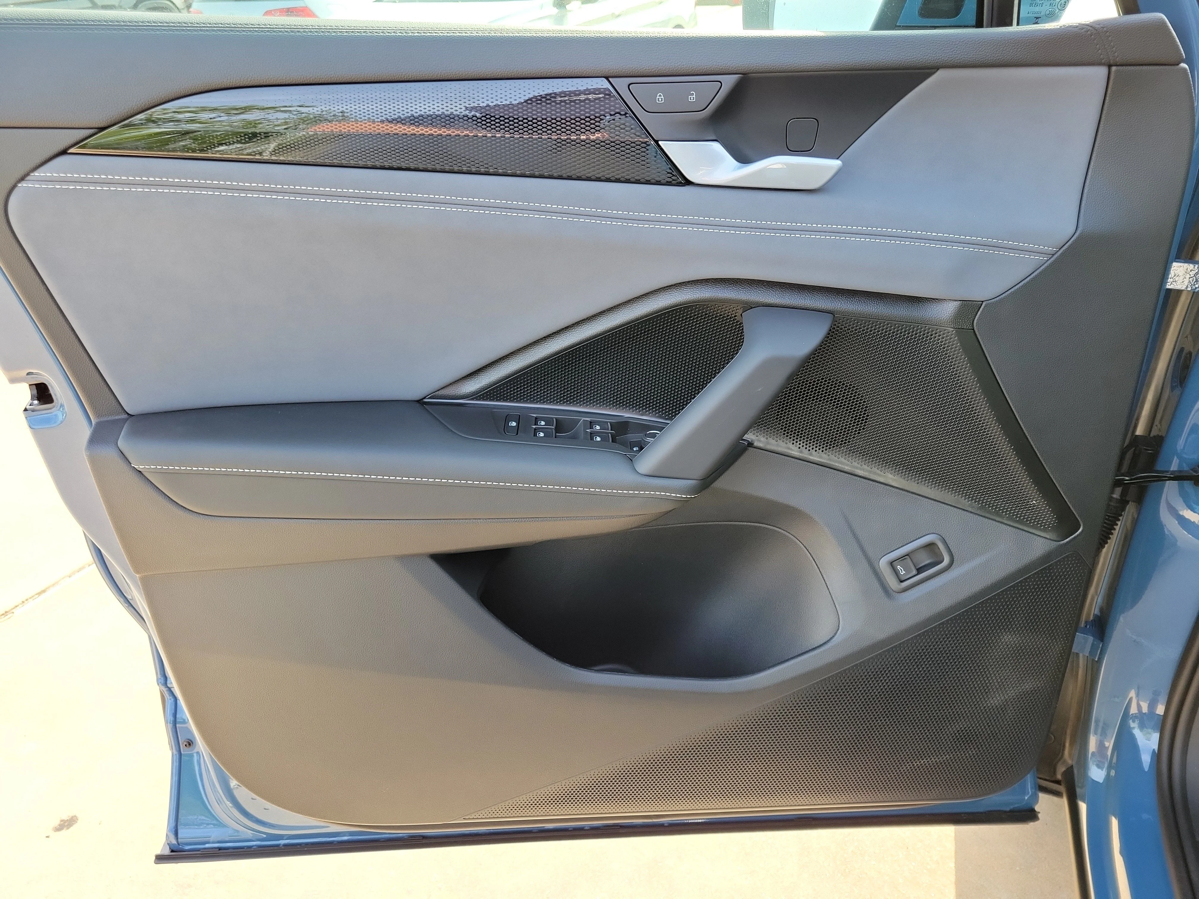 New 2026 Blue Volkswagen SE image 17