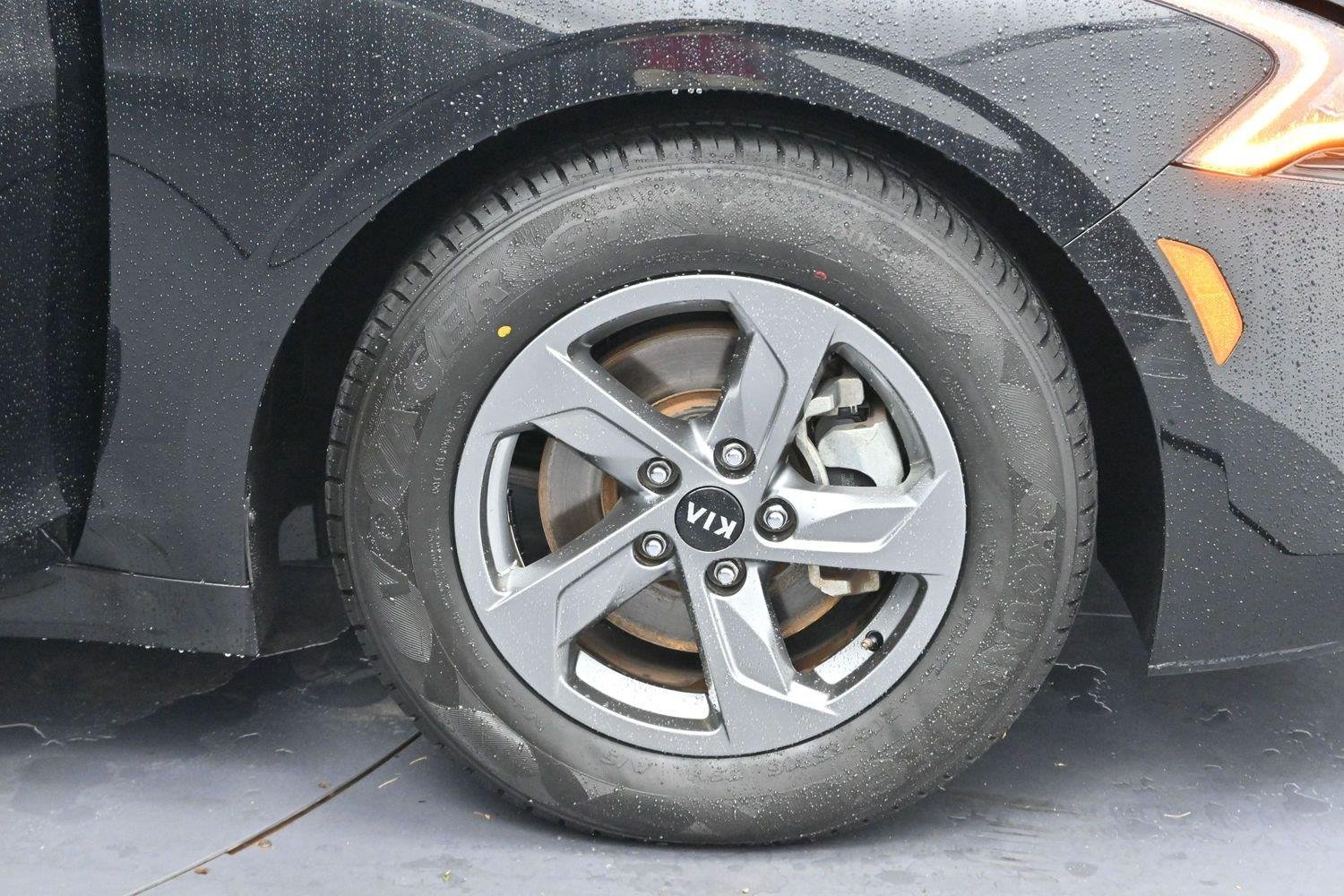 Used 2021 Ebony Black Kia LXS image 29
