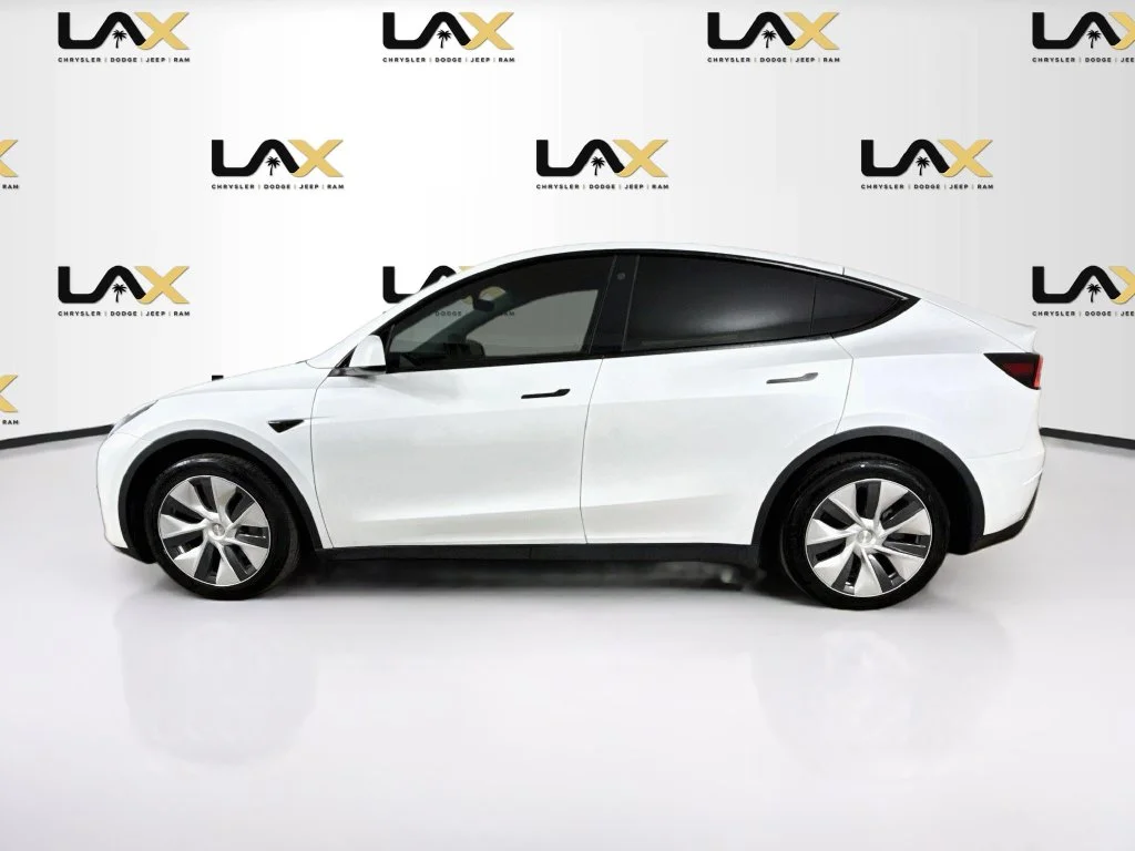 Used 2023 White Tesla Long Range image 3
