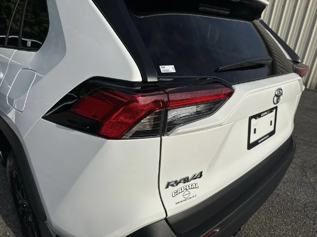 Used 2025 White Toyota LE image 33