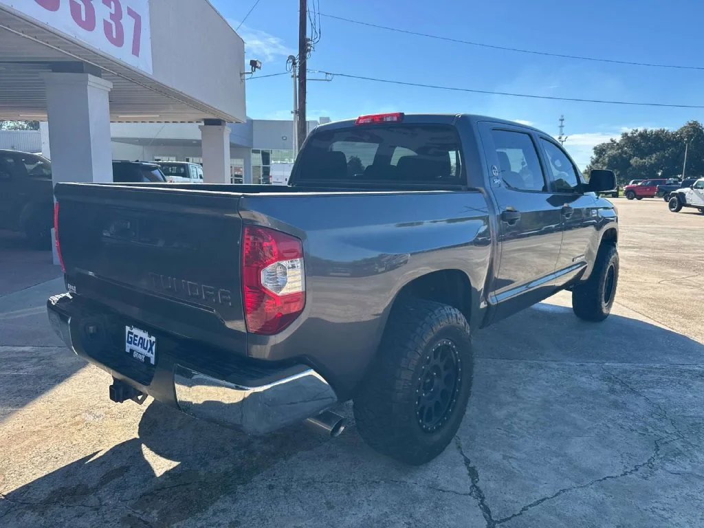 Used 2015 Gray Toyota SR5 image 16