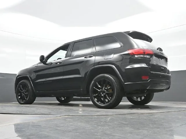 2020 Jeep Grand Cherokee Altitude - Photo 19